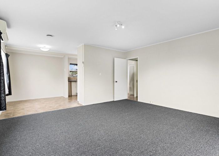  at 4/14 Beaubank Road, Kelston, Waitakere City, Auckland