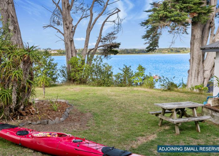  at 23 Ferry Parade, Herald Island, Auckland
