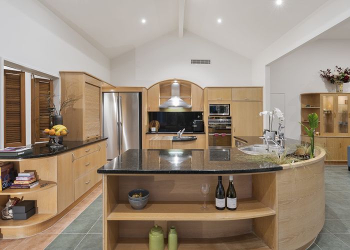  at 9 Burgundy Park Avenue, Henderson, Auckland