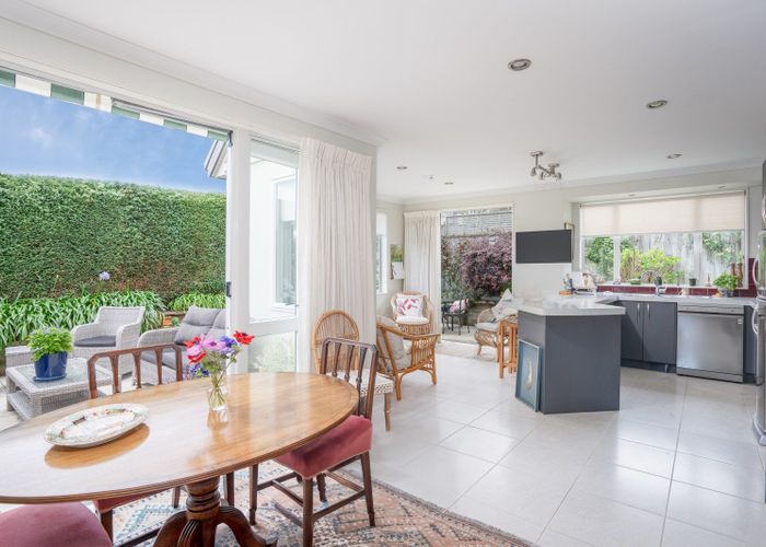  at 2/12 Gradwell Place, Two Mile Bay, Taupō