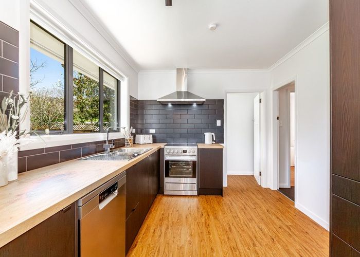  at 33 Moeraki Road, Maoribank, Upper Hutt, Wellington