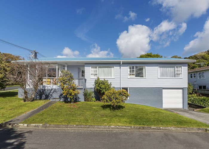  at 4 Pembroke Street, Tawa, Wellington