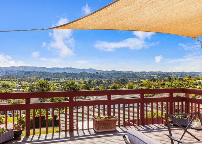  at 7 Phillip Avenue, Glen Eden, Auckland
