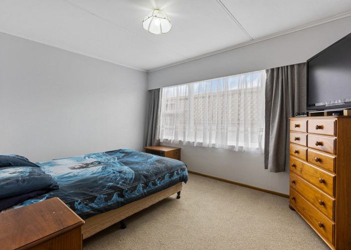 at 8 Elm Grove, Westown, New Plymouth