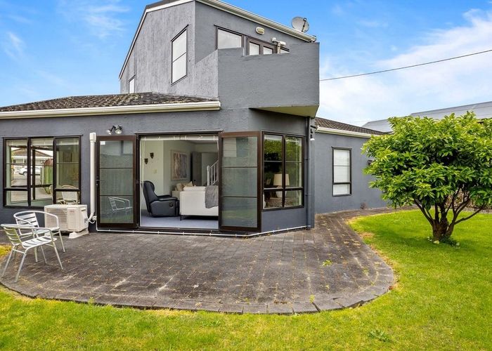  at 2/19 Stanley Avenue, Milford, Auckland