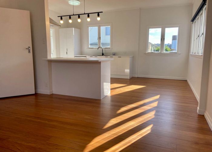 at 2/159 Shakespeare Road, Milford, North Shore City, Auckland