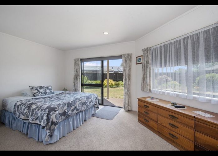  at 52 Forth Crescent, Glenview, Hamilton