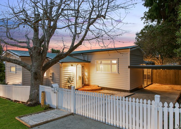  at 42 Beach Haven Road, Beach Haven, Auckland