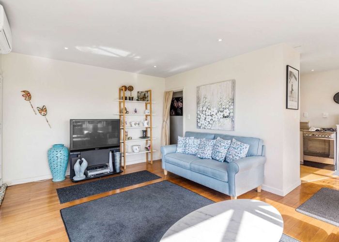  at 1/349 Glenfield Road, Glenfield, Auckland