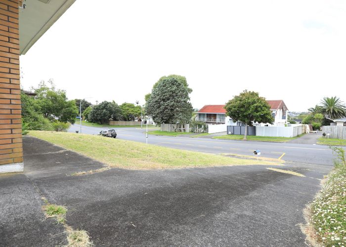  at 98 Glenmore Road, Sunnyhills, Auckland