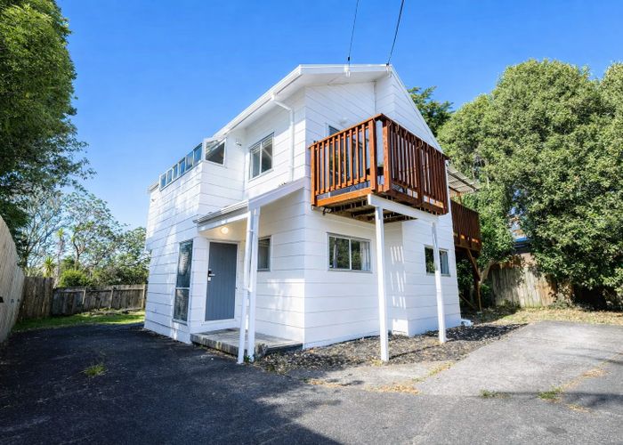  at 2/13 Fairclough Road, Beach Haven, North Shore City, Auckland
