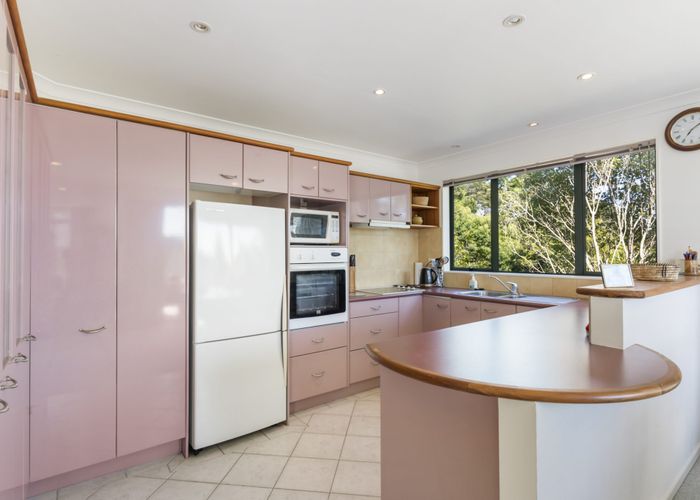  at 6A Radiata Lane, Chatswood, Auckland