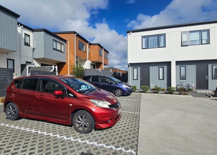  at 9/6 Kereru Street, Henderson, Auckland