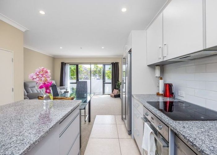  at 8/128 Stancombe Road, Flat Bush, Manukau City, Auckland