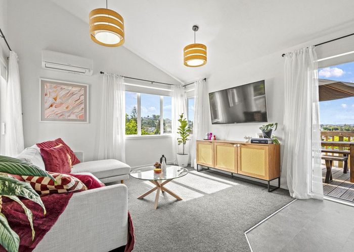  at 9 Archers Road, Hillcrest, Auckland