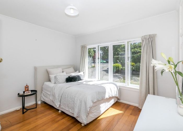  at 67 Lake Crescent, Hamilton Lake, Hamilton