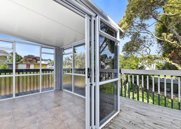  at 4 Gilpin Place, Beach Haven, Auckland