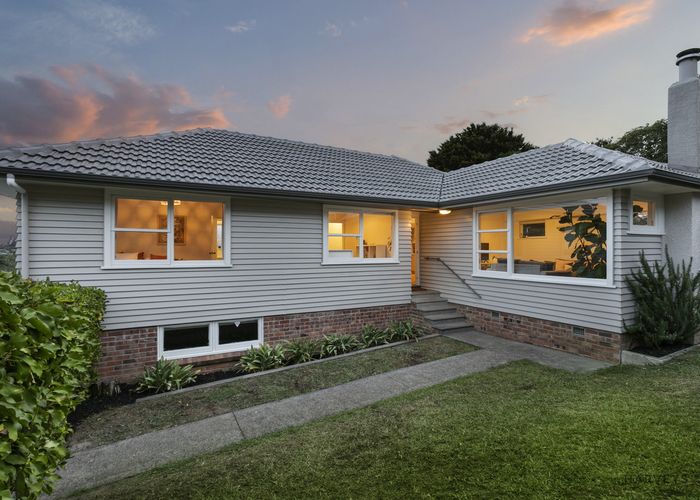  at 18 Hilling Street, Titirangi, Auckland