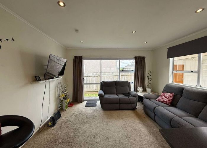  at 2/8 Wilford Street, Wallaceville, Upper Hutt, Wellington