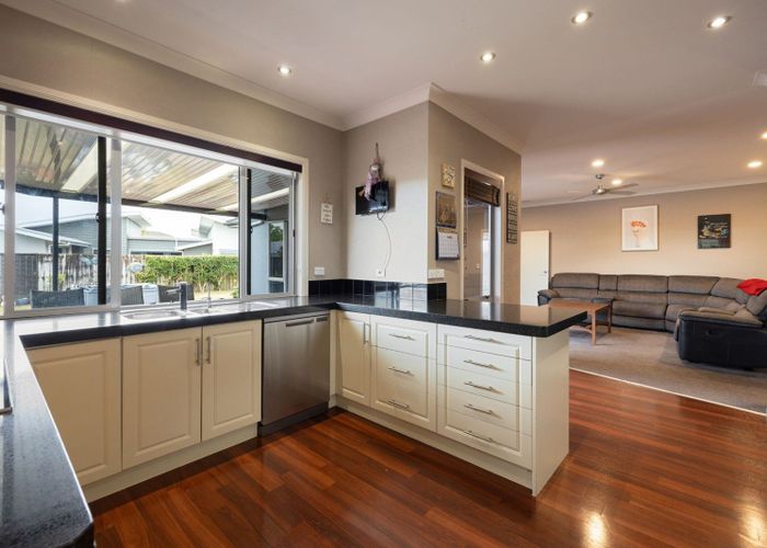  at 13 Palliser Drive, Huntington, Hamilton