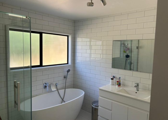  at 42 Archers Rd, Glenfield, North Shore City, Auckland
