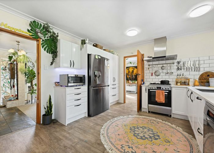  at 56 Glen Lynne Avenue, Queenwood, Hamilton