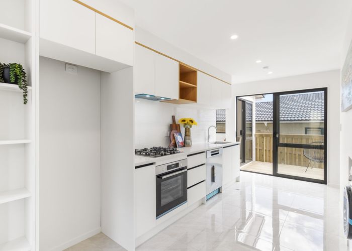  at 2/311 Albany Highway, Albany, North Shore City, Auckland