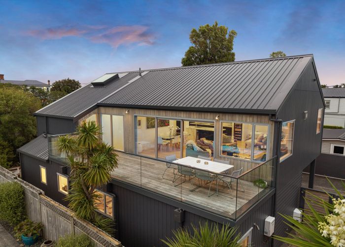  at 2/43 Princes Street, Northcote Point, North Shore City, Auckland