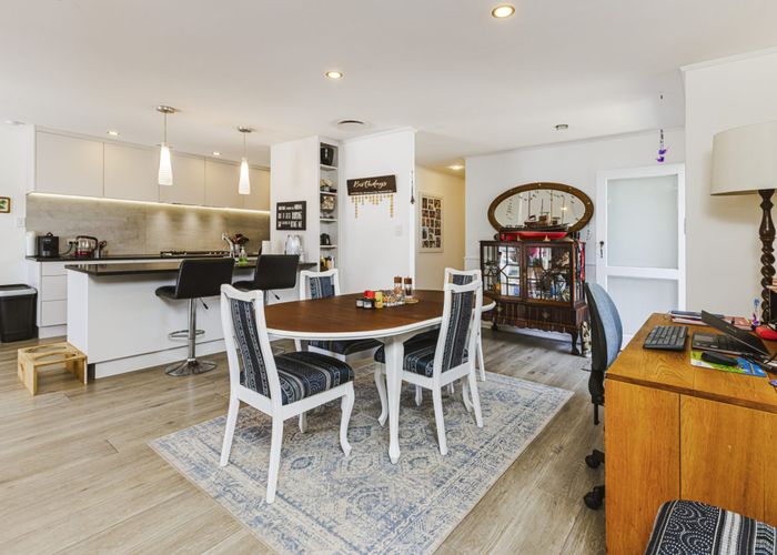  at 4 Standish Place, Bayview, Auckland