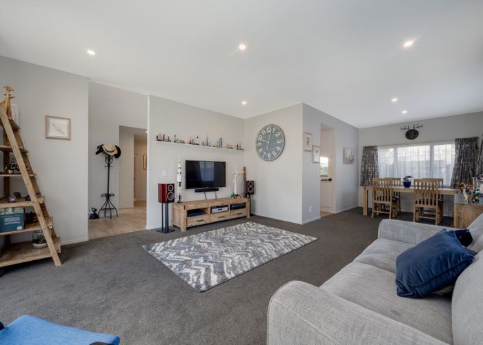  at 118A Gracechurch Drive, Flat Bush, Auckland