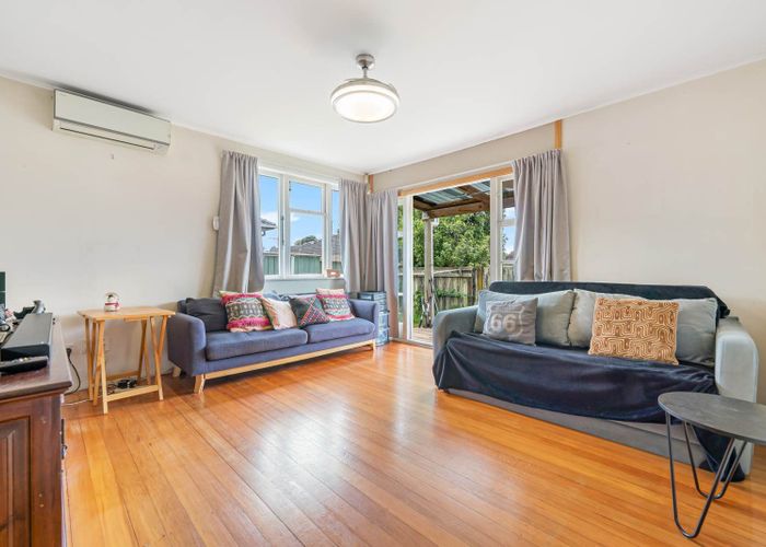  at 5A Anderson Avenue, Point England, Auckland