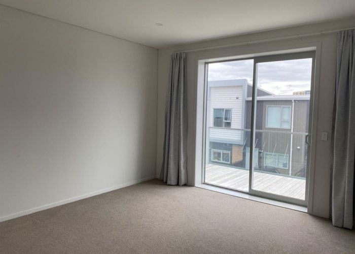  at 18 Wharetana Cres, New Lynn, Waitakere City, Auckland