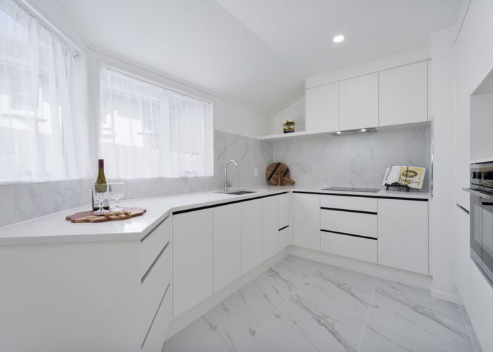  at 2/5 Newington Road, Henderson, Waitakere City, Auckland