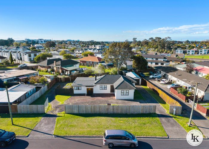  at 8 Gordon Road, Papatoetoe, Auckland