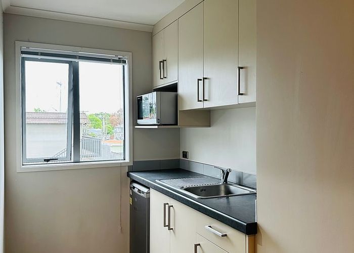  at Room 3, 6/181 Knighton Road, Hillcrest, Hamilton, Waikato