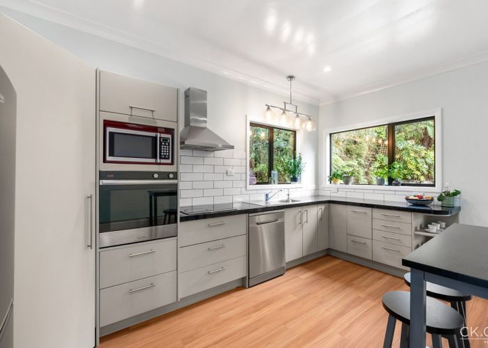  at 24 Miromiro Rd, Normandale, Lower Hutt, Wellington