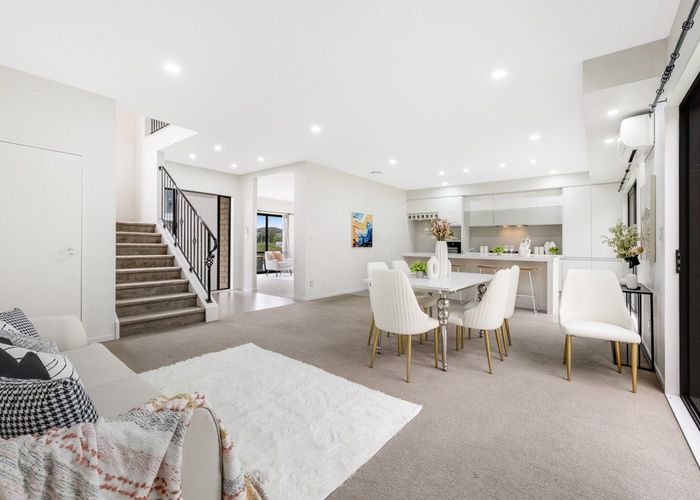 at 4 Helianthus Avenue, Flat Bush, Manukau City, Auckland