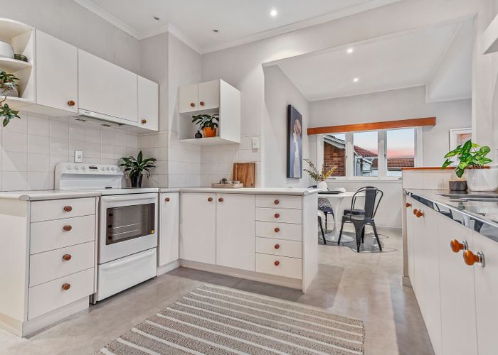  at 866 Dominion Road, Mount Eden, Auckland