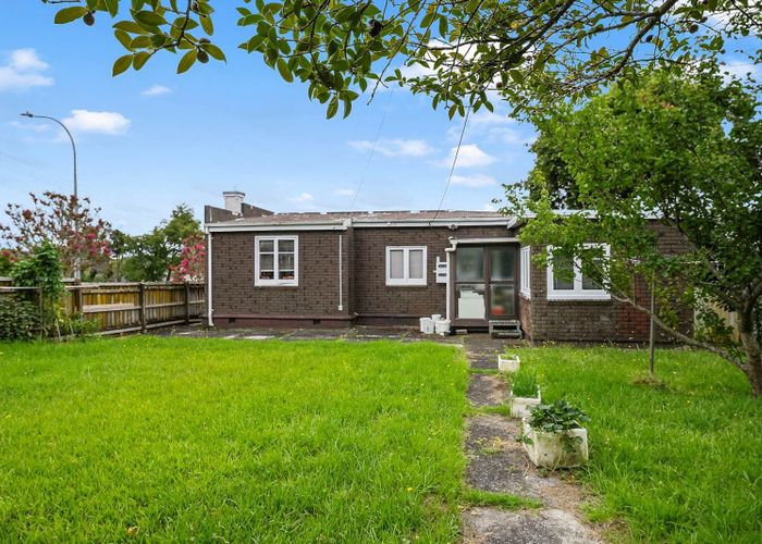  at 27 Seabrook Avenue, New Lynn, Waitakere City, Auckland