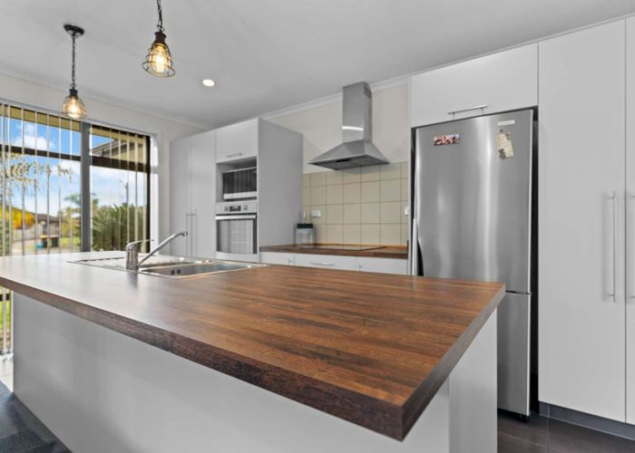  at 28 Seabreeze Place, Papamoa Beach, Papamoa