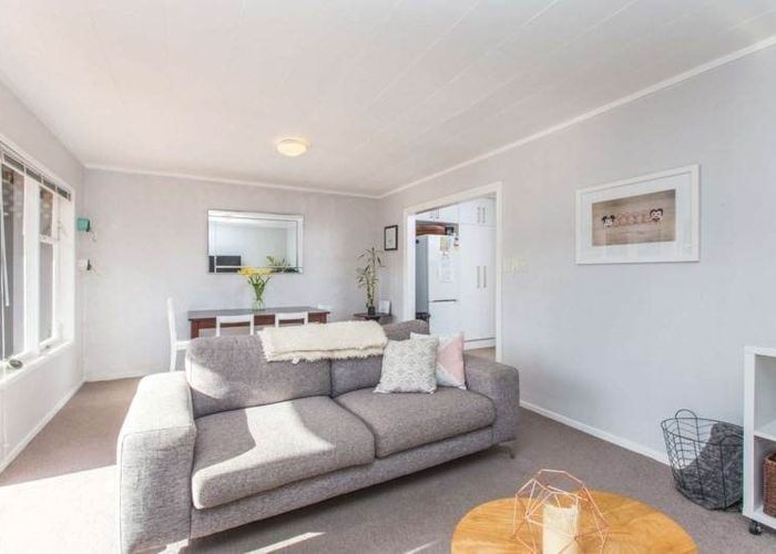  at 2/24 Grassways Avenue, Pakuranga, Manukau City, Auckland