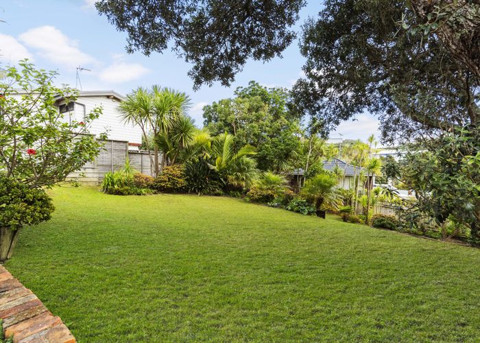  at 438 Beach Road, Murrays Bay, Auckland