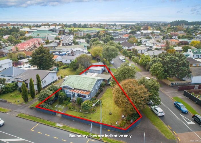  at 129 Rosebank Road, Avondale, Auckland