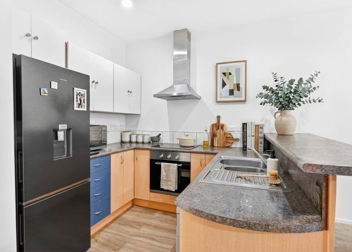  at 10/11 The Avenue, Albany, North Shore City, Auckland