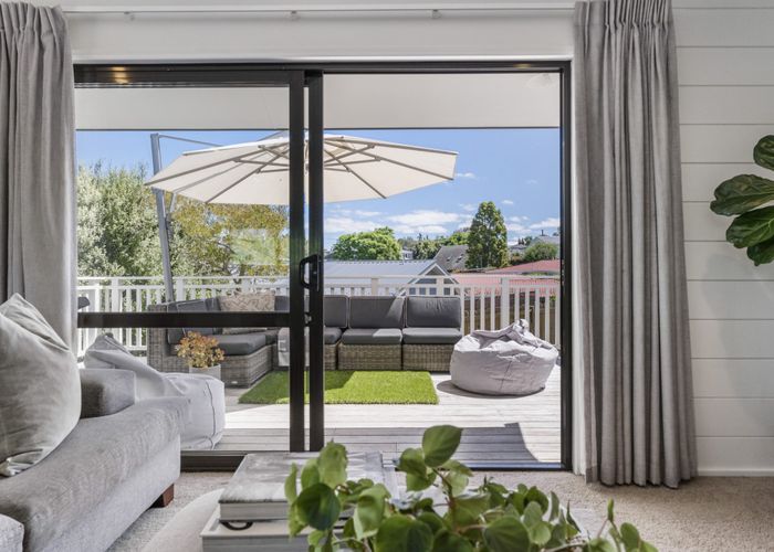  at 2/11 Skinner Road, Mount Wellington, Auckland