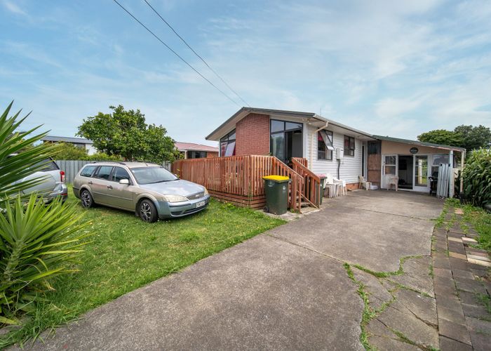  at 16 Hardie Street, Mangere East, Auckland