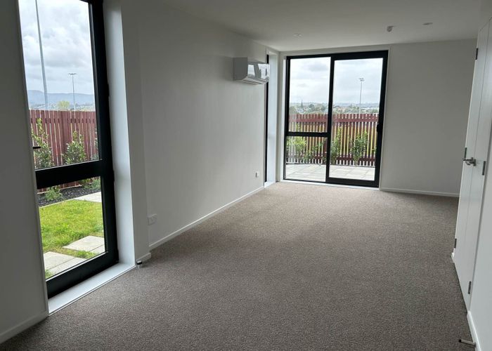  at 2/6 Treasure Lane, Te Atatu South, Waitakere City, Auckland