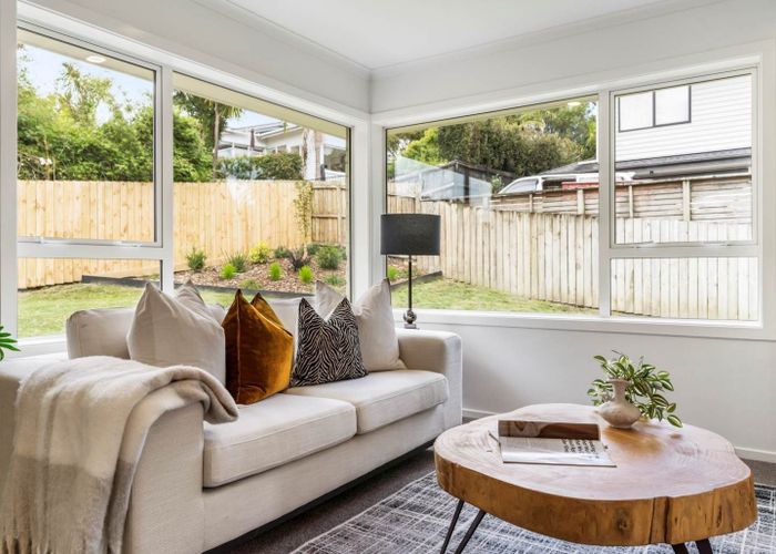  at 2/11 Tainui Street, Torbay, Auckland