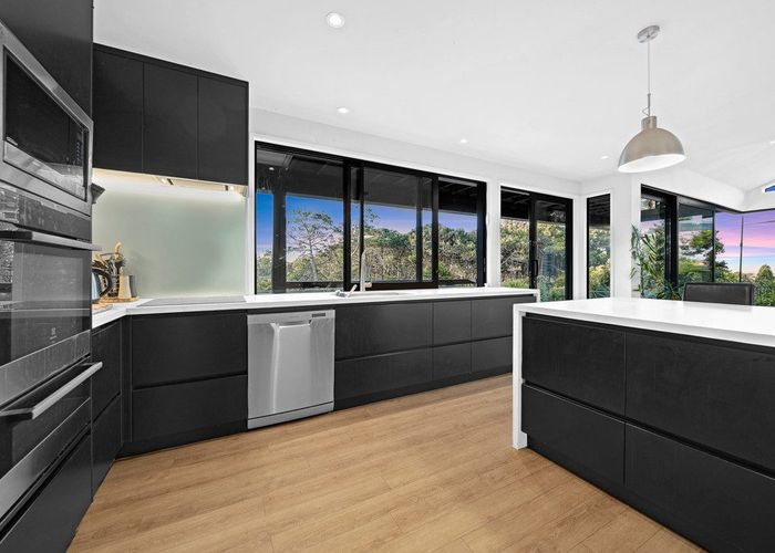  at 8 Aberdeen Road, Campbells Bay, North Shore City, Auckland