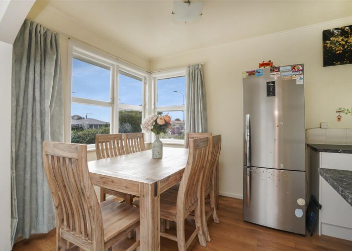  at 8 Robert Grigg Place, Hamilton East, Hamilton